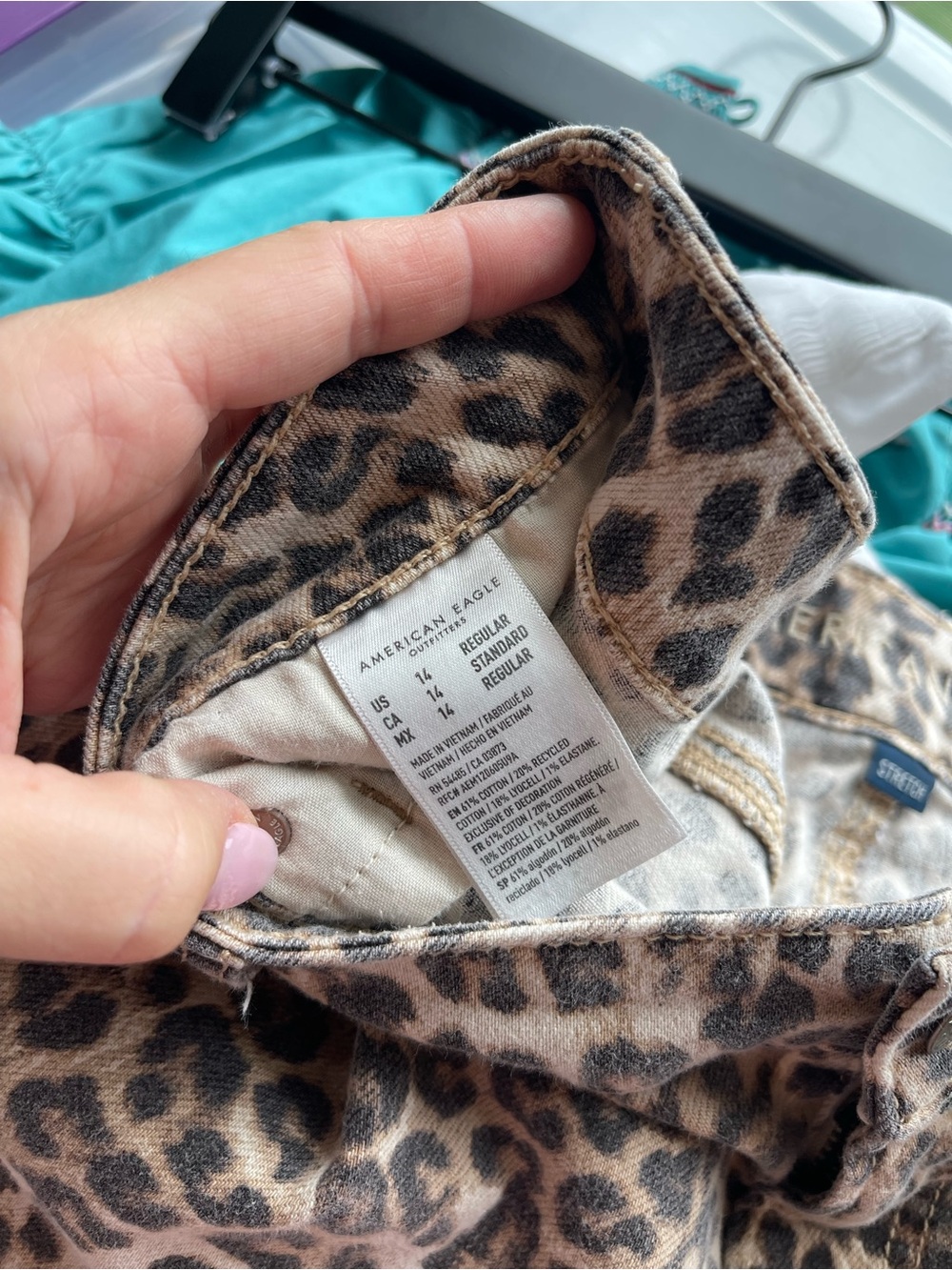 American Eagle Low Rise Baggy Wide Leg Jeans Leopard Size 14 - Picture 7 of 9